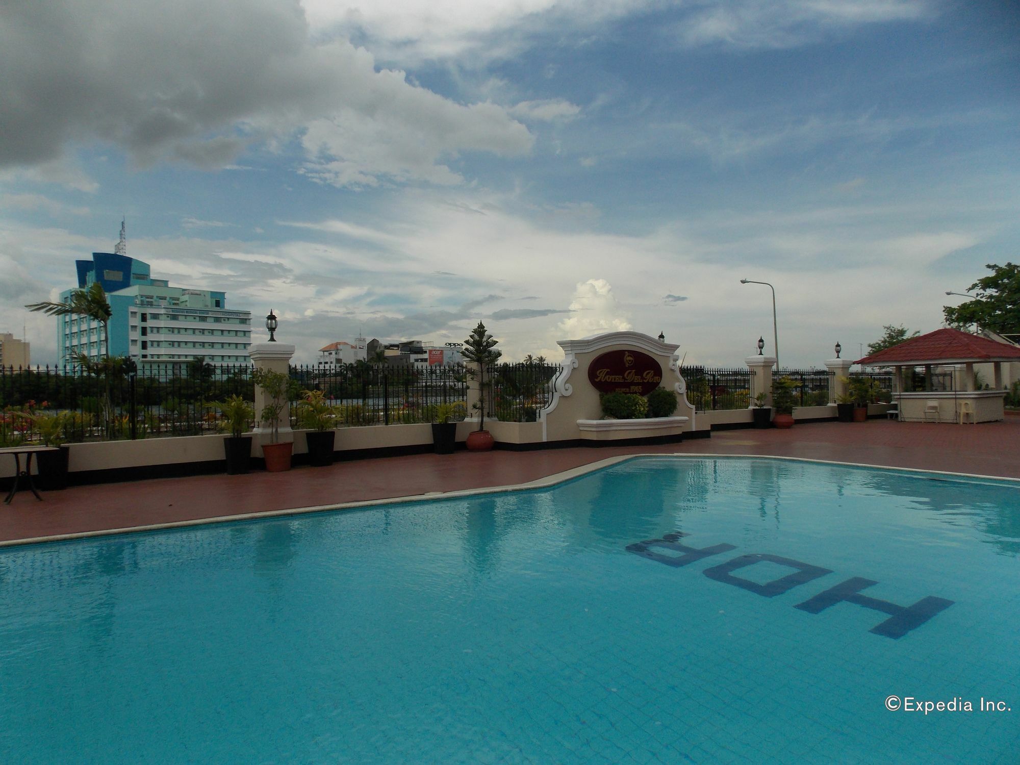 Hotel Del Rio Илойло Сити Екстериор снимка